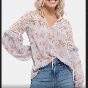Size Medium Blu Pepper Floral Long Sleeve Blouse